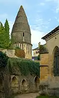 Le chevet de la cathédrale, les enfeus et la lanterne des morts