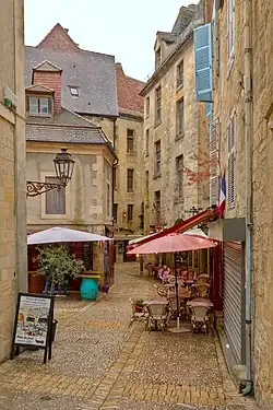 La rue des Consuls.