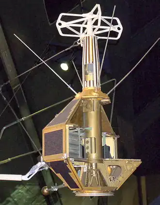 Description de l'image Satellite FR 1 musee du Bourget P1020343.JPG.
