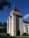 L'imposant clocher-tour (août 2014).