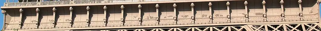 Savants inscrits sur la tour Eiffel (Paris).