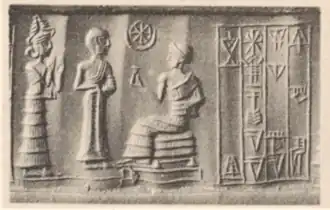 Impression du sceau-cylindre de Shulgi-ili (« Shulgi (est) mon dieu » en akkadien), serviteur de la princesse Baqartum, représentant une scène de présentation devant le roi. Musée du Louvre. Traduction de l'inscription : « Baqartum, fille du roi, Shulgi-ili est ton serviteur. »