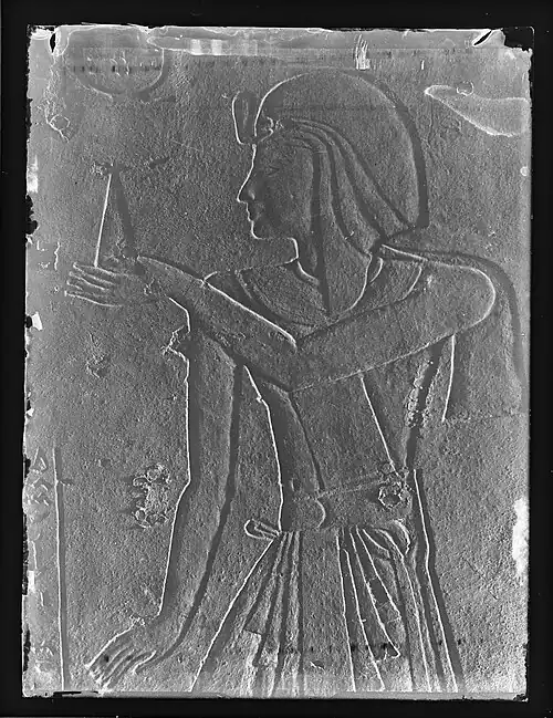 Mur ouest du couloir de la tombe QV 43 de Séthiherkhépeshef. L'image représente le pharaon Ramsès&nbsp;III. Fouilles Schiaparelli.