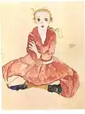Portrait d'une fillette bras croisés, assise en tailleur dans une robe unie