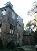 Partie du château du XIVe&nbsp;siècle avec la chapelle à droite