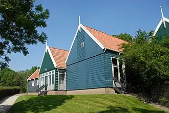 Photographie en couleurs de bâtiments côte à côte