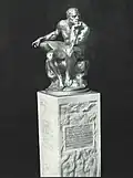 Sculpture dédiée à Antonio Bernocchi par Giannino Castiglioni réalisée à Lierna, lac de Côme, et installée à Legnano (Milan), 1925