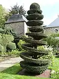 Sculpture végétale dans le parc du château.