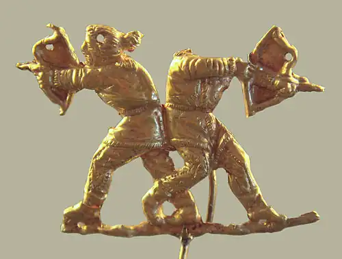 Applique en or représentant des guerriers scythes avec des arcs, Panticapeum, Crimée, IVe&nbsp;siècle&nbsp;av. J.-C., musée du Louvre.