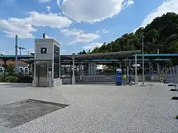 Deuxième accès.