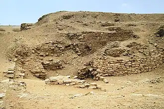 Pyramide traditionnellement attribuée à Sekhemkhet à Saqqarah.