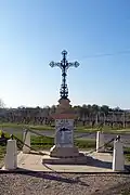 Le monument aux morts face à l'église (mars&nbsp;2012)