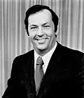 Bill Bradley, ancien champion de basket-ball (vainqueur avec les New-York Knicks du championnat de NBA en 1970 et 1973), ancien sénateur du New Jersey (1978-1997).