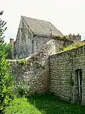 La tour no&nbsp;10 ou « tour Carlier » de l'enceinte gallo-romaine, au sud de l'ancienne collégiale Saint-Frambourg.