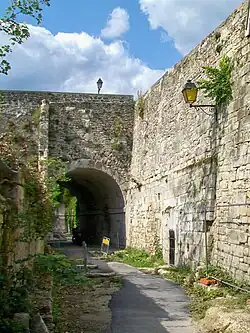 Vestiges de la porte de Meaux - porte intérieure, vue depuis l'extérieur de la ville.