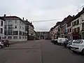 Premier château vu depuis la place Clemenceau (au fond).