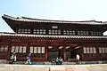 Seokeodang est un bâtiment de deux étages du palais de Deoksugung construit dans le style d'une résidence privée.