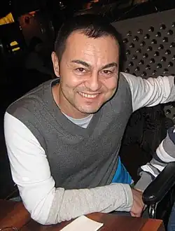 Description de l'image SerdarOrtaç.jpg.