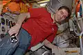 Volkov dans le module russe Zarya pendant sa première mission.