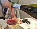 Aspect visuel observé lors du service d'un vin d'AOC Ventoux.