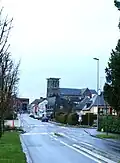 La D 101 dans la traversée du bourg.