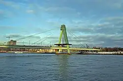 Le Severinsbrücke dans la lumière du soir en 2010