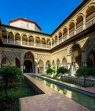 L'aspect actuel avec un bassin central, après la restauration de l'état initial du jardin mudéjar opérée au début du XXIe&nbsp;siècle.