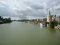 Le canal Alphonse-XIII avec, à droite, la Torre del Oro et le quartier d'El Arenal.
