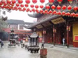 Le temple du Bouddha de jade sous la neige.