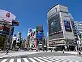 De rares piétons à Shibuya Crossing (Tokyo, 19 avril 2020).