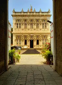 Le Shinde Chhatri.