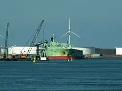 Le pétrolier Shinyo Landes (332 × 58 m, 306 474 DWT) au Achtste Petroleumhaven en 2006.