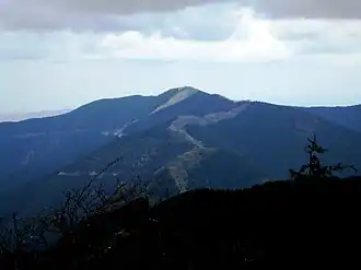 Vue du mont Shisuniwa depuis le mont Ōtenjō.