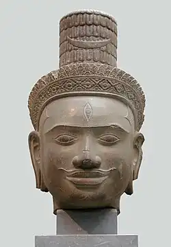 Shiva. Phnom Bok, style du Bakheng, fin IXe siècle - début Xe siècle, grès. Musée Guimet