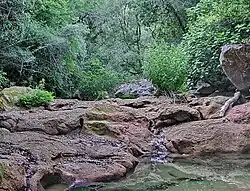 Confluence Siagnole et Vallon des Ambus (cascade de 30&nbsp;mètres)