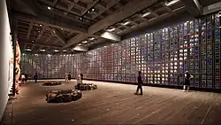 Le musée a été construit pour accueillir Snake de Sidney Nolan, une peinture murale géante d'un serpent arc-en-ciel faite de 1620 peintures.
