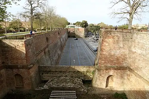 Les remparts.