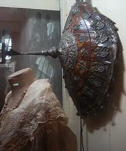 Salakot en écaille de tortue avec incrustation d'argent au musée de la Villa Escudero