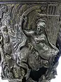 Nymphe de rivière avec Pégase non loin du sanctuaire d'Aphrodite à Acrocorinthe, détail d'une coupe dédiée à Mercure par Q. Domitius Tutus. Argent repoussé rehaussé d'or, Italie, milieu du Ier&nbsp;siècle ap. J.-C. Provenance : trésor de Berthouville, 1830.