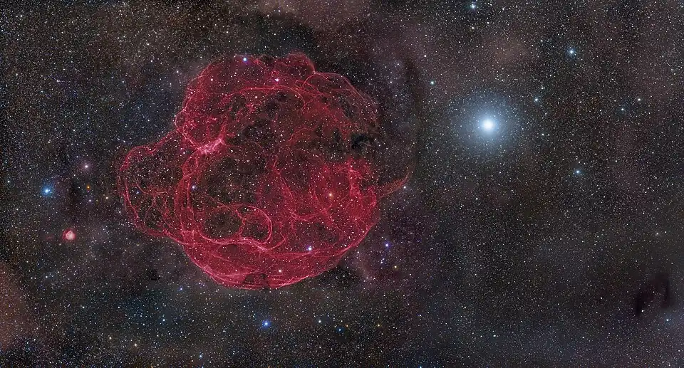 Image remarquable promue le 9 février 2015. Nébuleuse du spaghetti (Sh2-240) prise par astronome amateur David Rousseau. Télescope RedCat51 à objectif de petzval (focale de 250 mm) avec filtres Ha et OIII à bande étroite (2.8 nm). Rendu HOO.