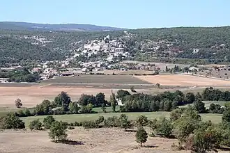 Simiane sur son éperon rocheux.