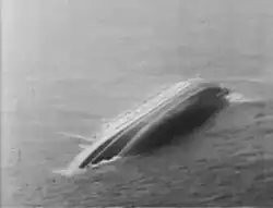 L’Andrea Doria chavire et se retourne après la collision avec le Stockholm.