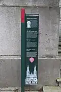 Panneau descriptif devant le bâtiment