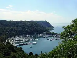 La baie de Sistiana (it).