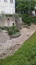 Saint-Pierre-le-Puellier, ancien lieu de soin sous forme de site archéologique.