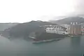 Vue aérienne du cap Collinson, Siu Sai Wan&nbsp;(en) et du versant ouest du pic Pottinger.