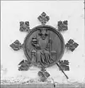 Un des panneaux sculptés de l'église.