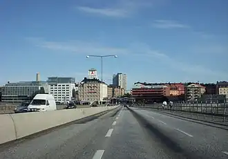 Sur le pont, vue vers le sud avec Skatteskrapan au fond.