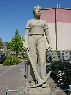 Trümmerfrau, Strasburg (Uckermark).