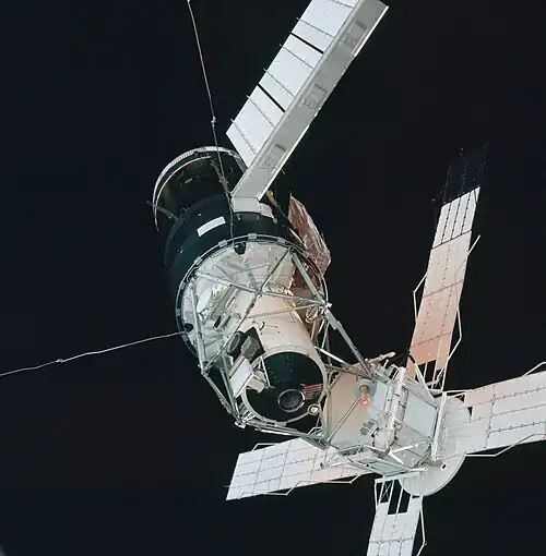 Le module ATM et le module d'amarrage.